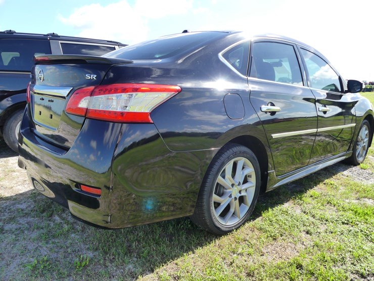 2015-nissan-sentra-image-3