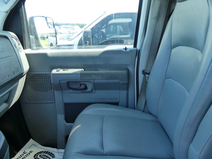 2010-ford-e250-image-12