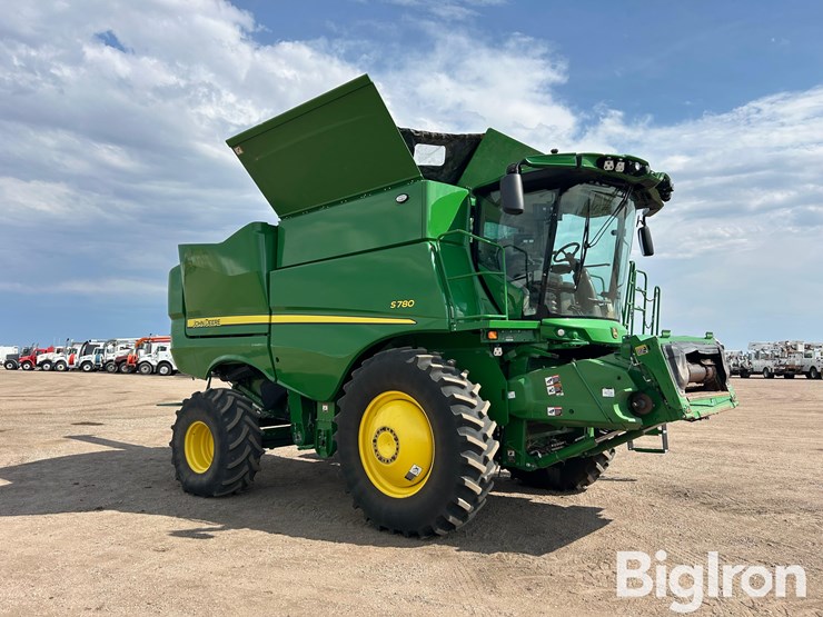 2023-john-deere-s780-image-3