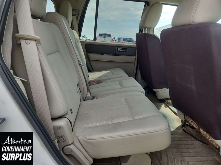 2012-ford-expedition-image-16