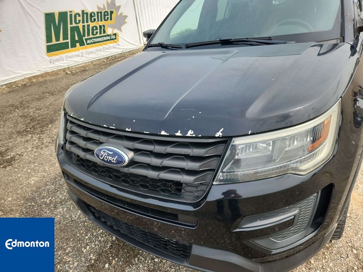 2016-ford-explorer-image-34