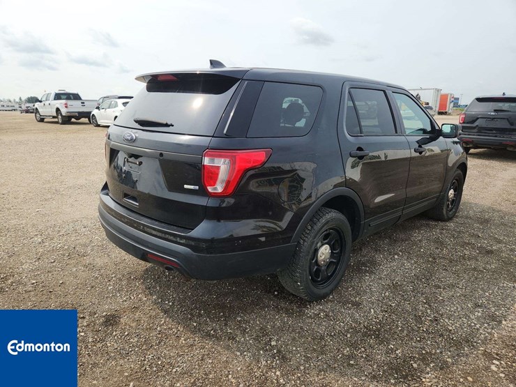 2016-ford-explorer-image-4