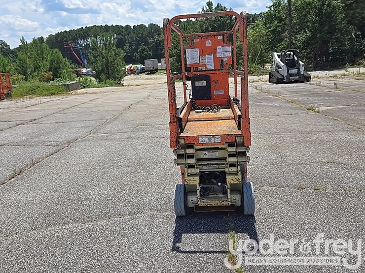 2017-jlg-1930es-image-4