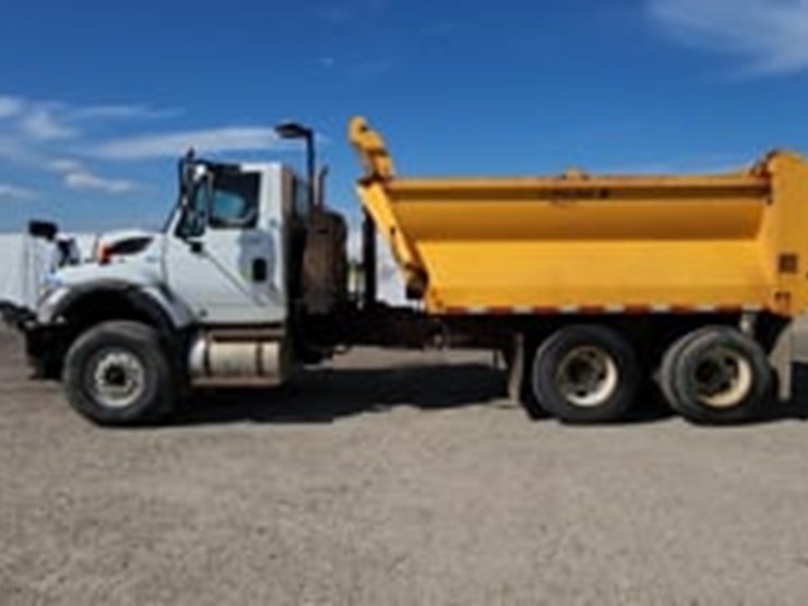 international-workstar-7500-image-5