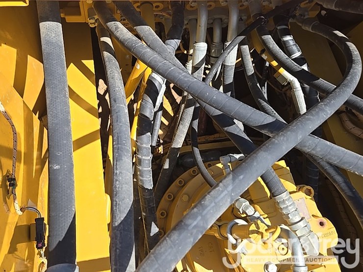 2019-caterpillar-336-image-46