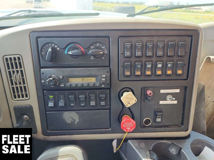 international-workstar-7500-image-11