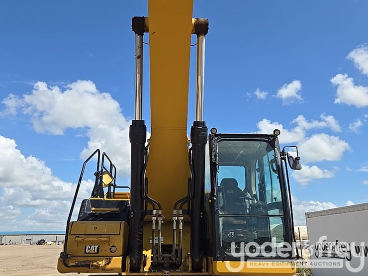 2019-caterpillar-336-image-25
