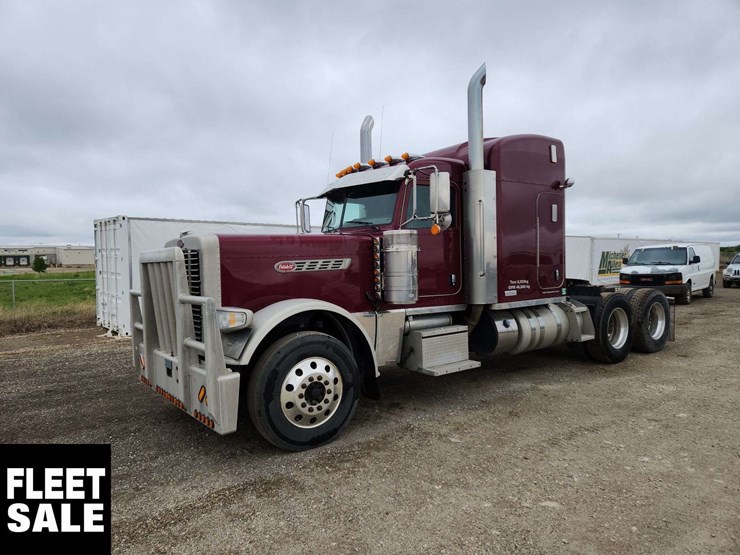 2017-peterbilt-389-image-1