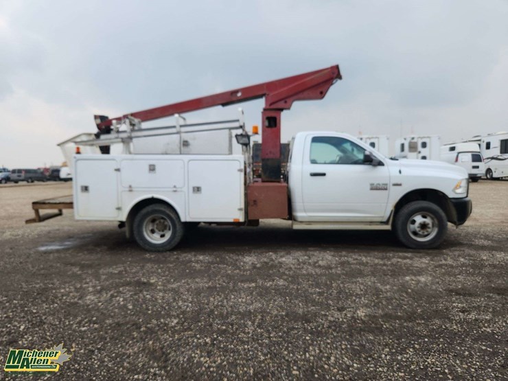 2016-dodge-3500-image-8