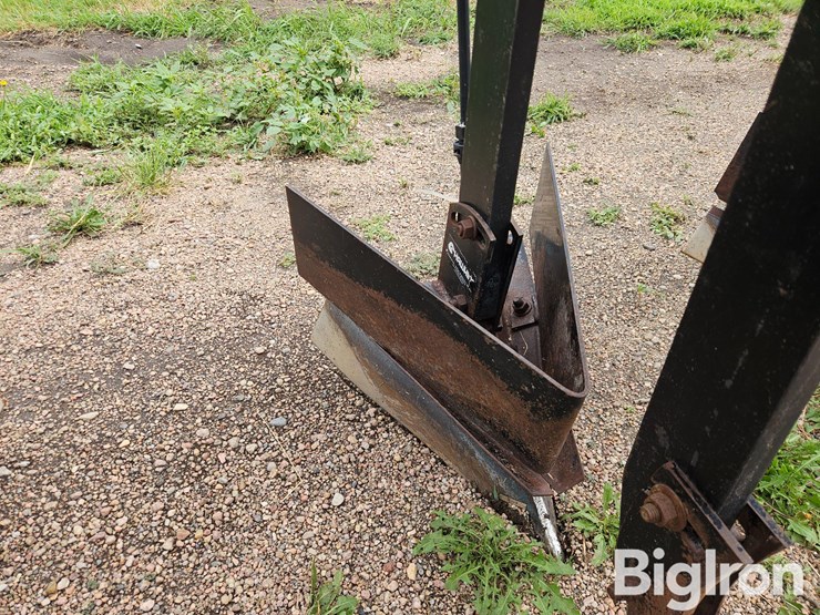 moore-built/hawkins-937-16r30-ditcher/hiller-w/liquid-fertilizer-image-15