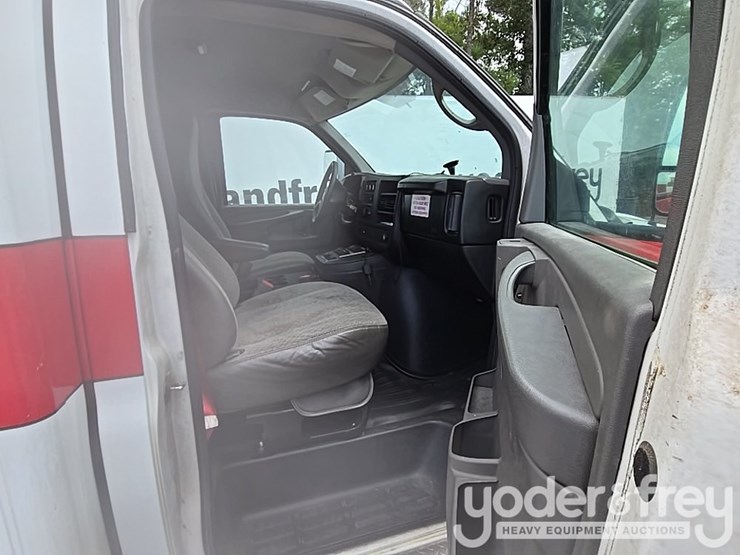 2010-chevrolet-3500-image-28