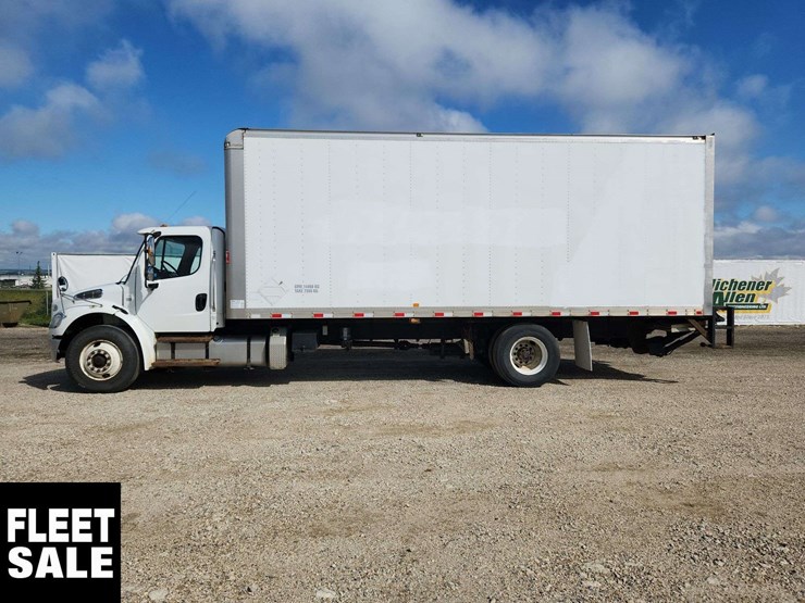 2015-freightliner-m2-106-image-13