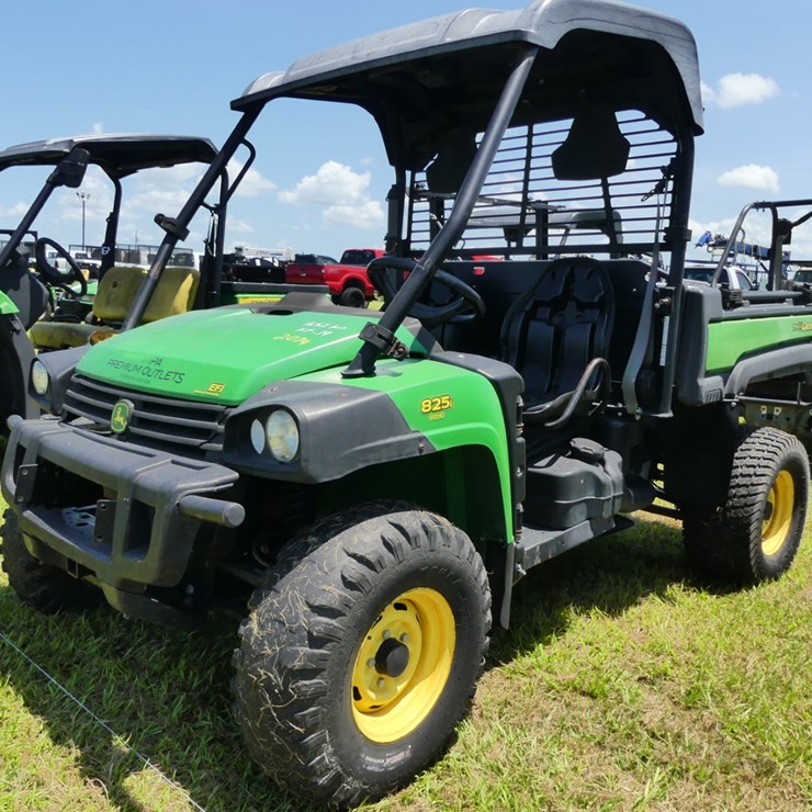 JOHN DEERE GATOR