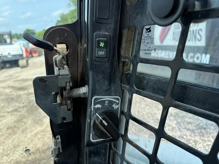 2021-bobcat-t770-image-22