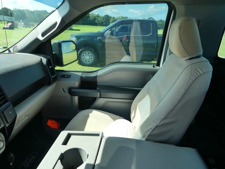2016-ford-f150-xl-image-10