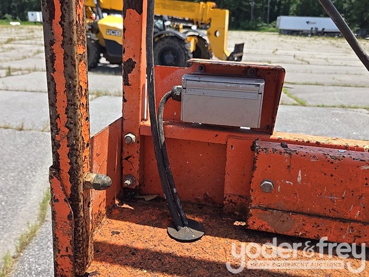 2016-jlg-3246es-image-19