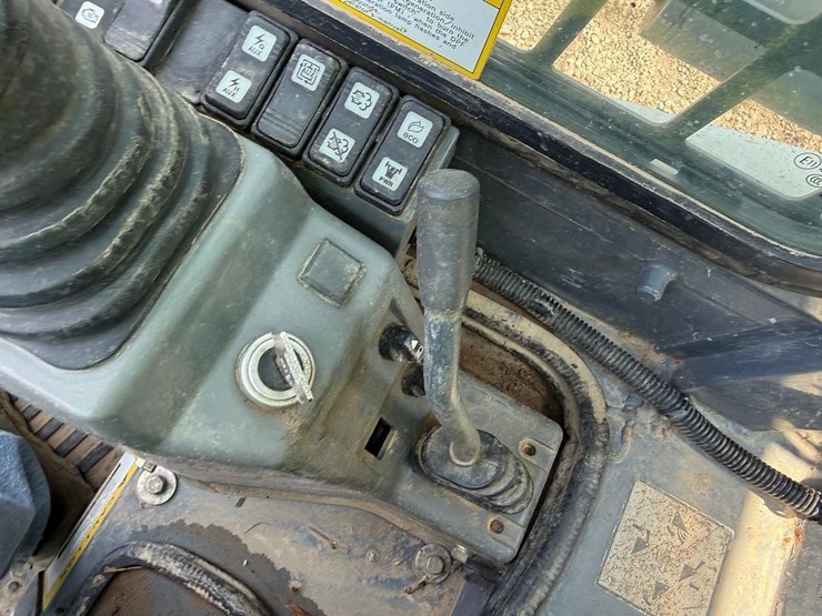 2015-takeuchi-tl12-image-22