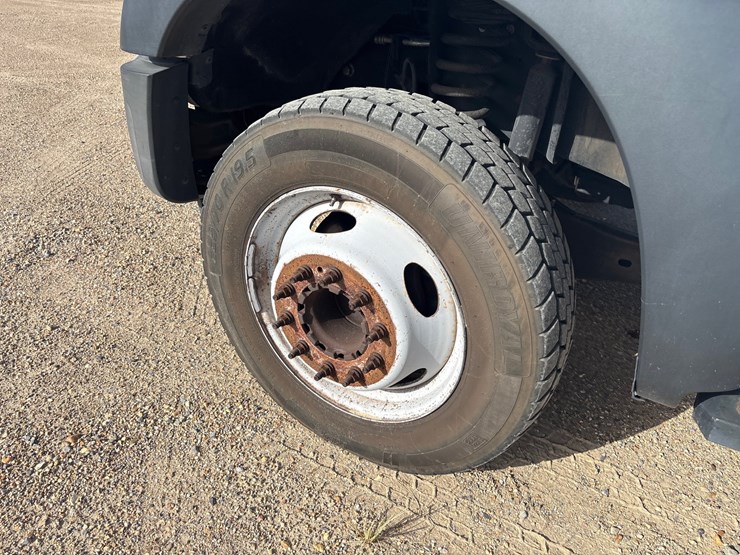 2016-ford-f550-image-24