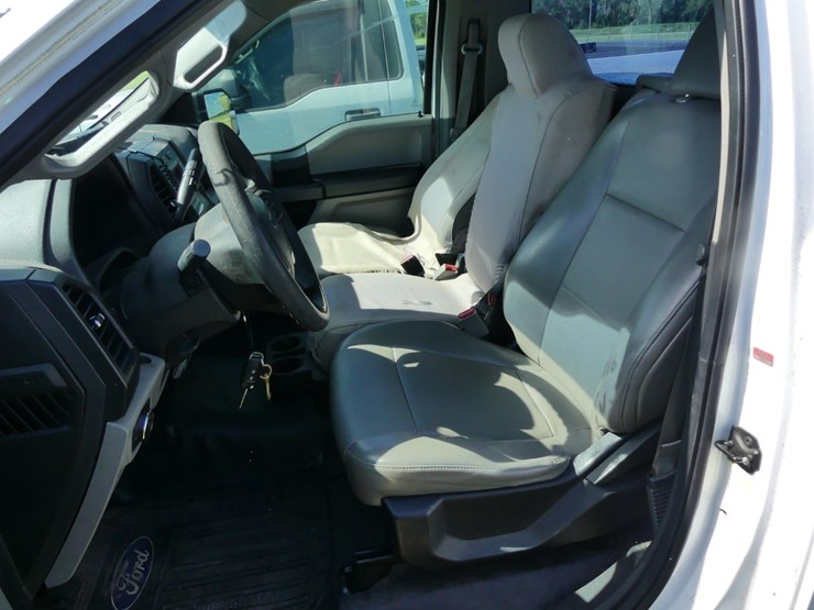 2016-ford-f150-xl-image-10