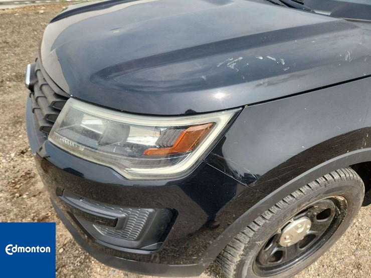 2016-ford-explorer-image-32
