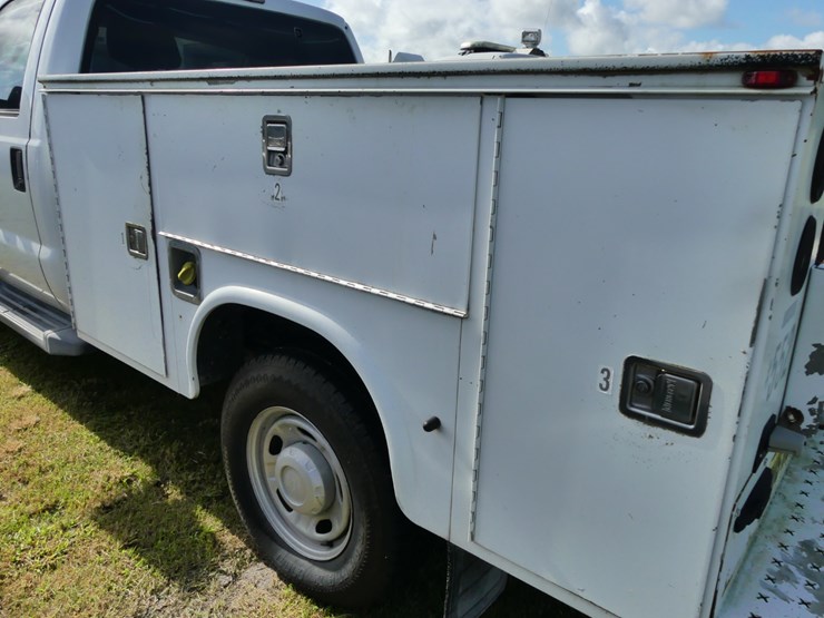2011-ford-f250-xl-image-9