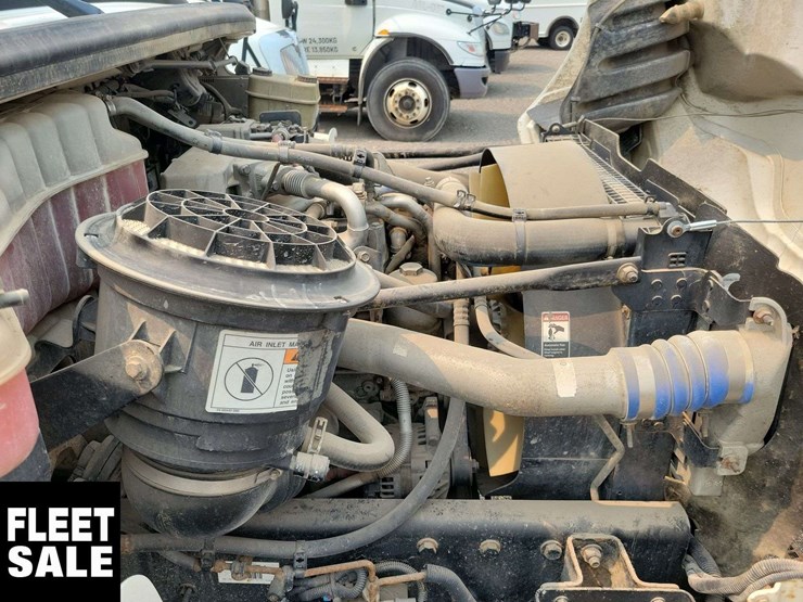 2007-freightliner-m2-106-image-32