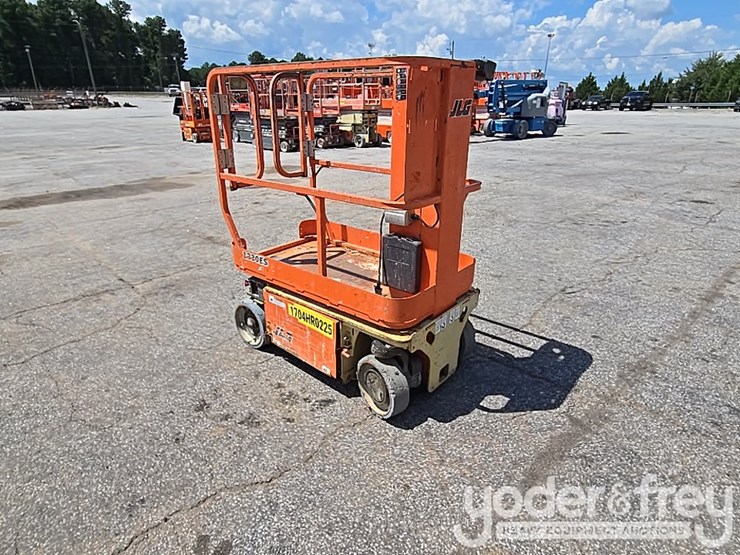 2017-jlg-1230es-image-7