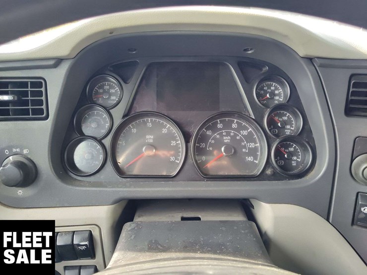 2020-peterbilt-579-image-12