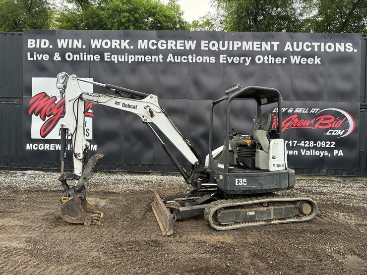 2011-bobcat-e35-image-1