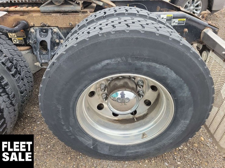 2018-peterbilt-579-image-11