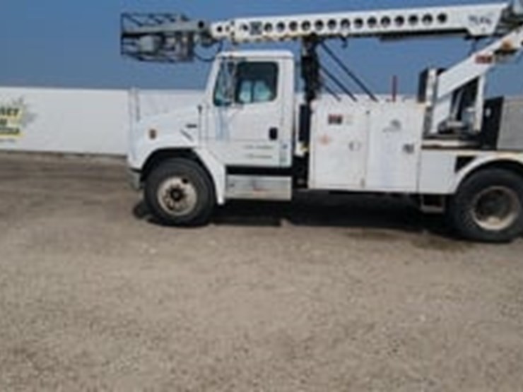 2000-freightliner-fl70-image-5