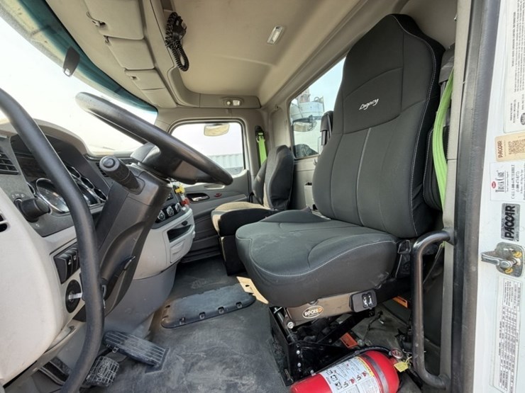 2020-peterbilt-579-image-31