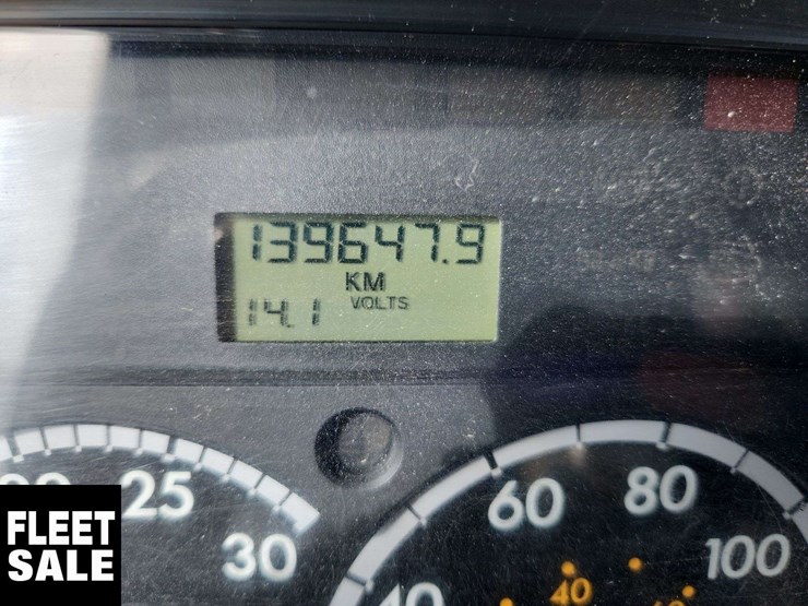 2015-freightliner-m2-106-image-3