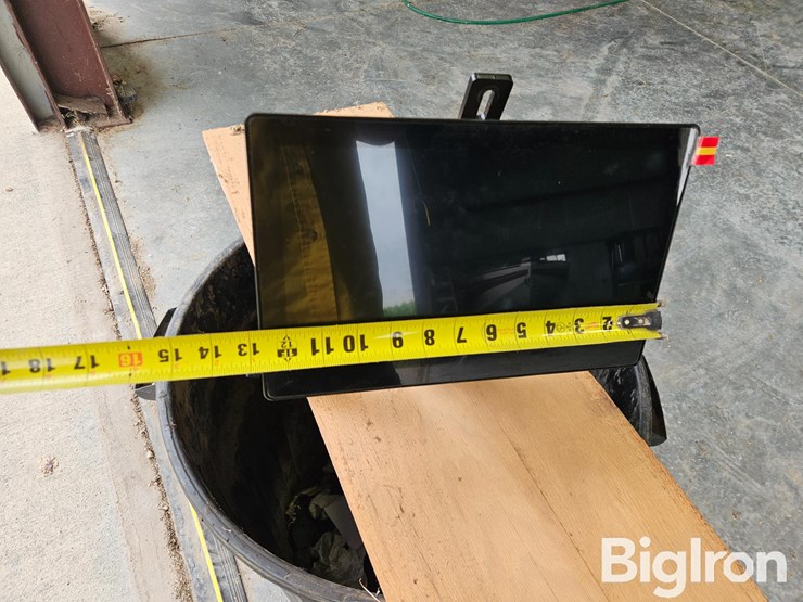 2023-john-deere-g5-plus-universal-display-image-8