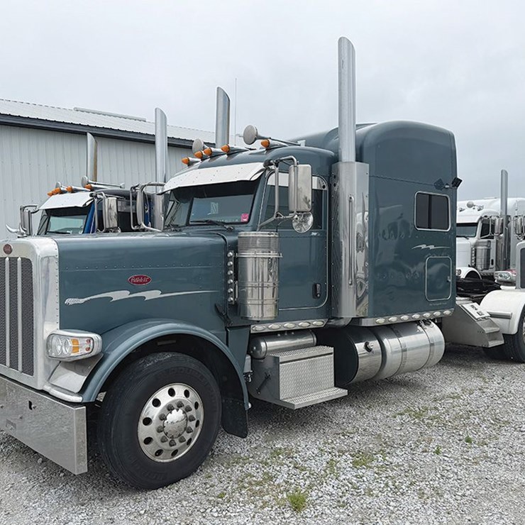 2020 PETERBILT 389