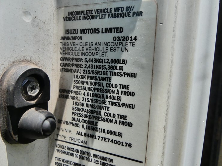 2014-isuzu-npr-image-17