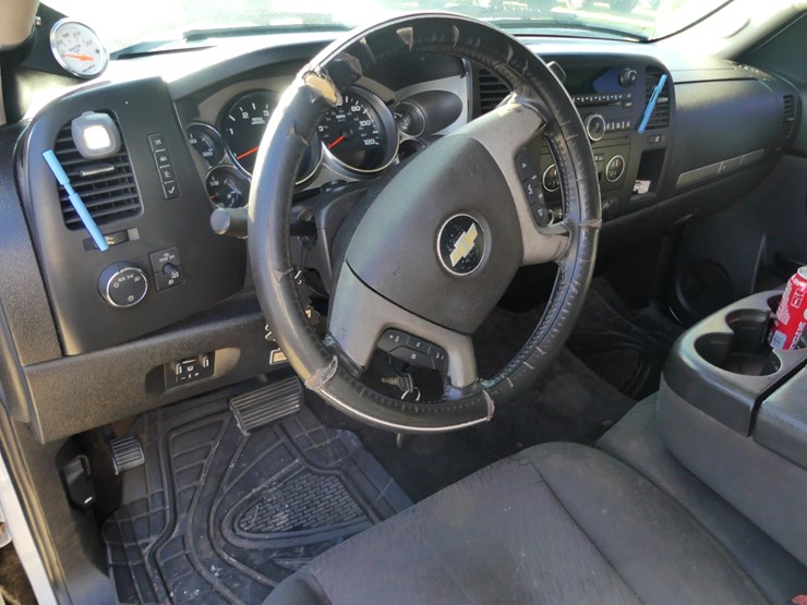 2011-chevrolet-3500hd-image-14