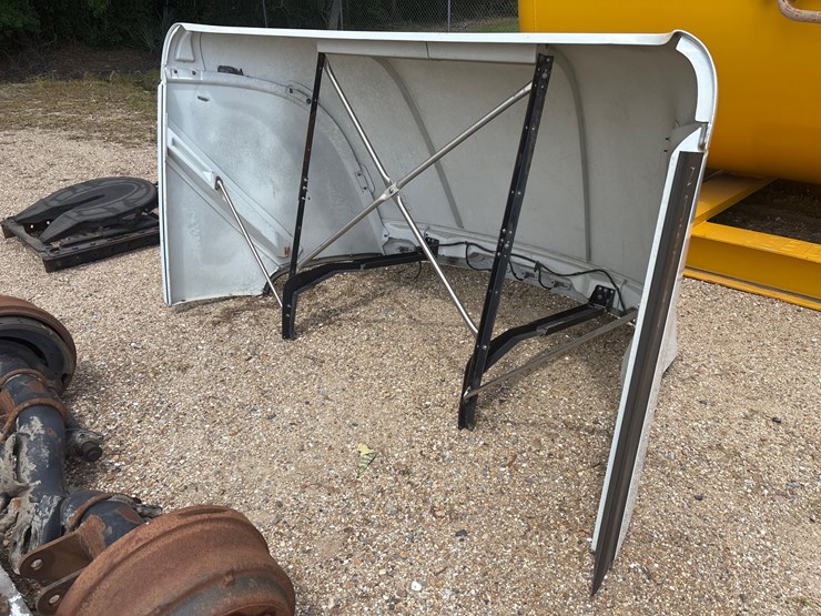 #1649-•-wind-deflector-for-a-tractor-truck-image-2