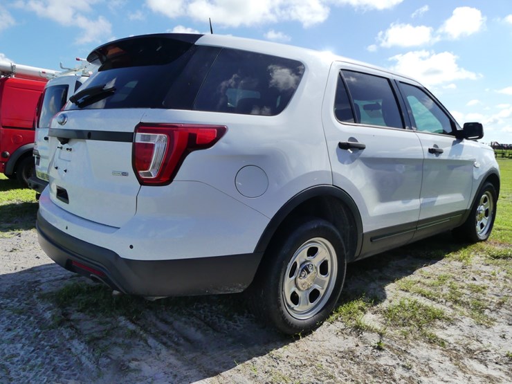2017-ford-explorer-image-3