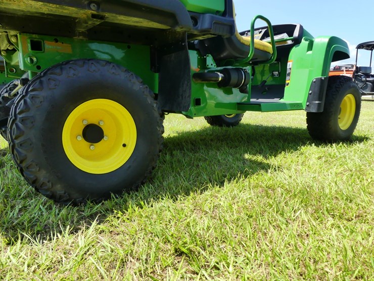 2024-john-deere-gator-image-6