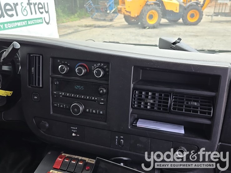 2010-chevrolet-3500-image-34