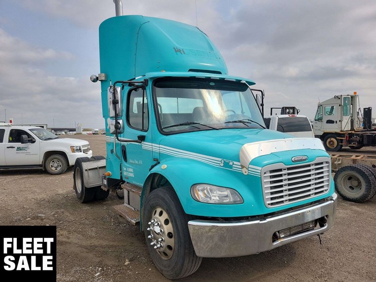2007-freightliner-m2-106-image-4