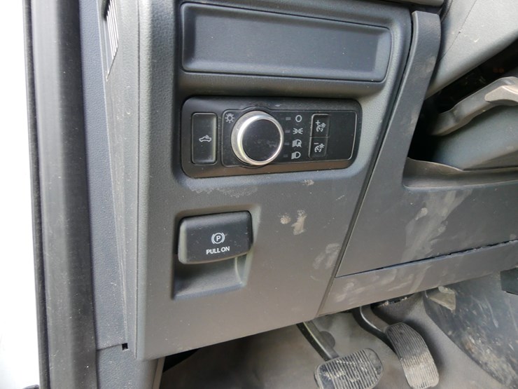 2024-ford-f150-xl-image-16