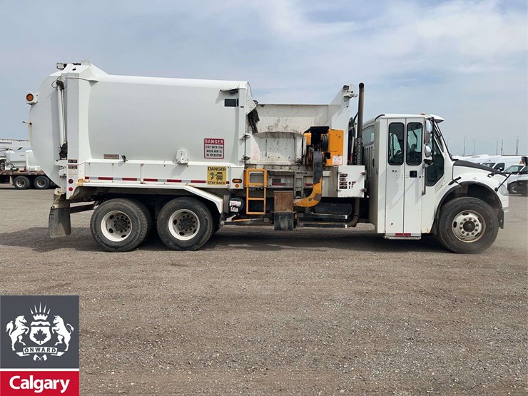 2016-freightliner-m2-106-image-8