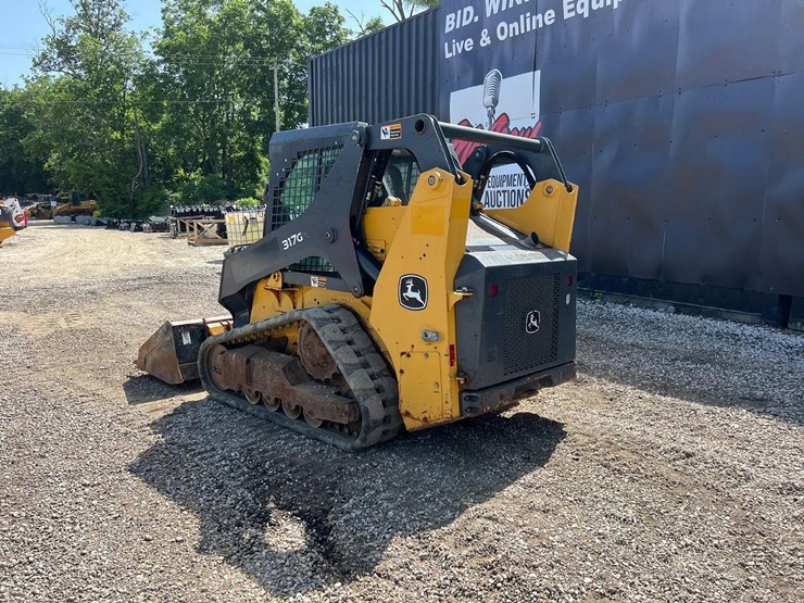 2019-deere-317g-image-4
