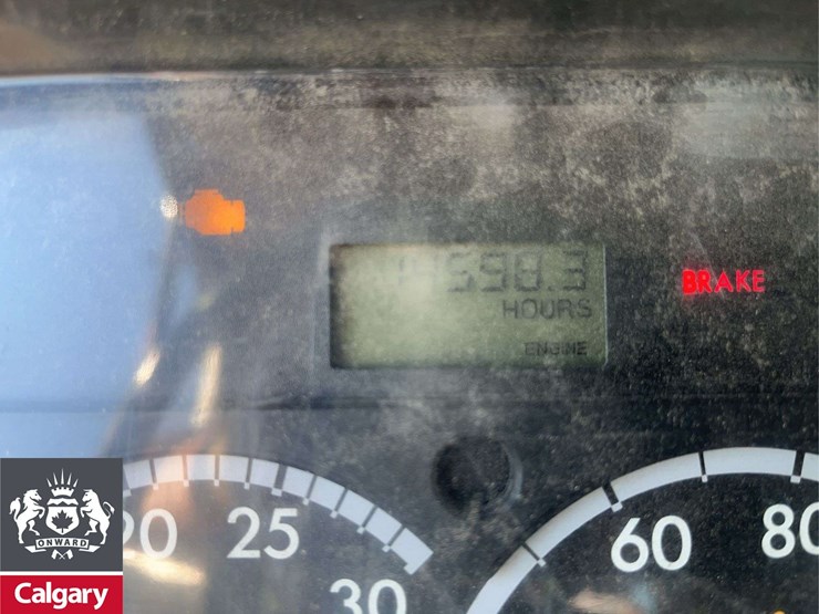 2015-freightliner-m2-106-image-24