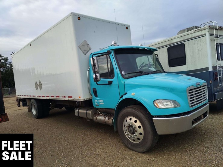 2012-freightliner-m2-106-image-5