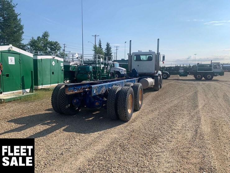 2007-peterbilt-378-twin-steer-t/a-cab-&-chassis-image-8