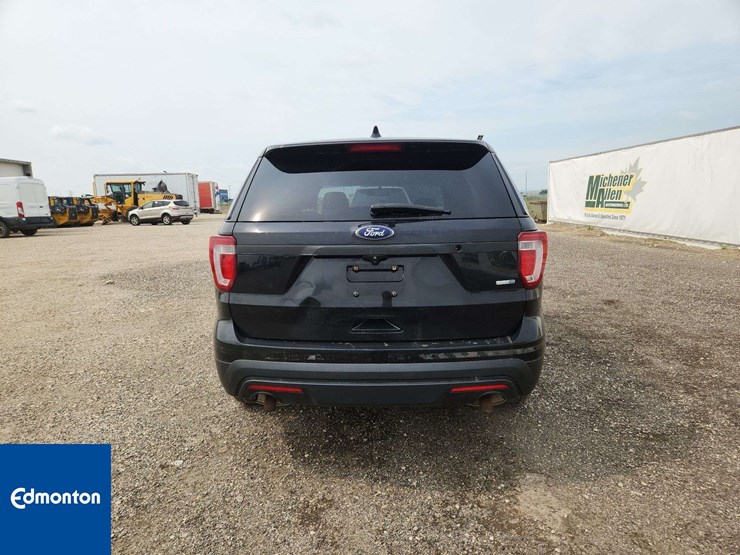 2016-ford-explorer-image-4