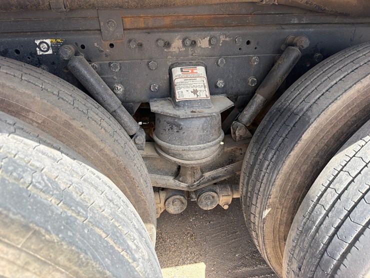 2008-peterbilt-365-image-24
